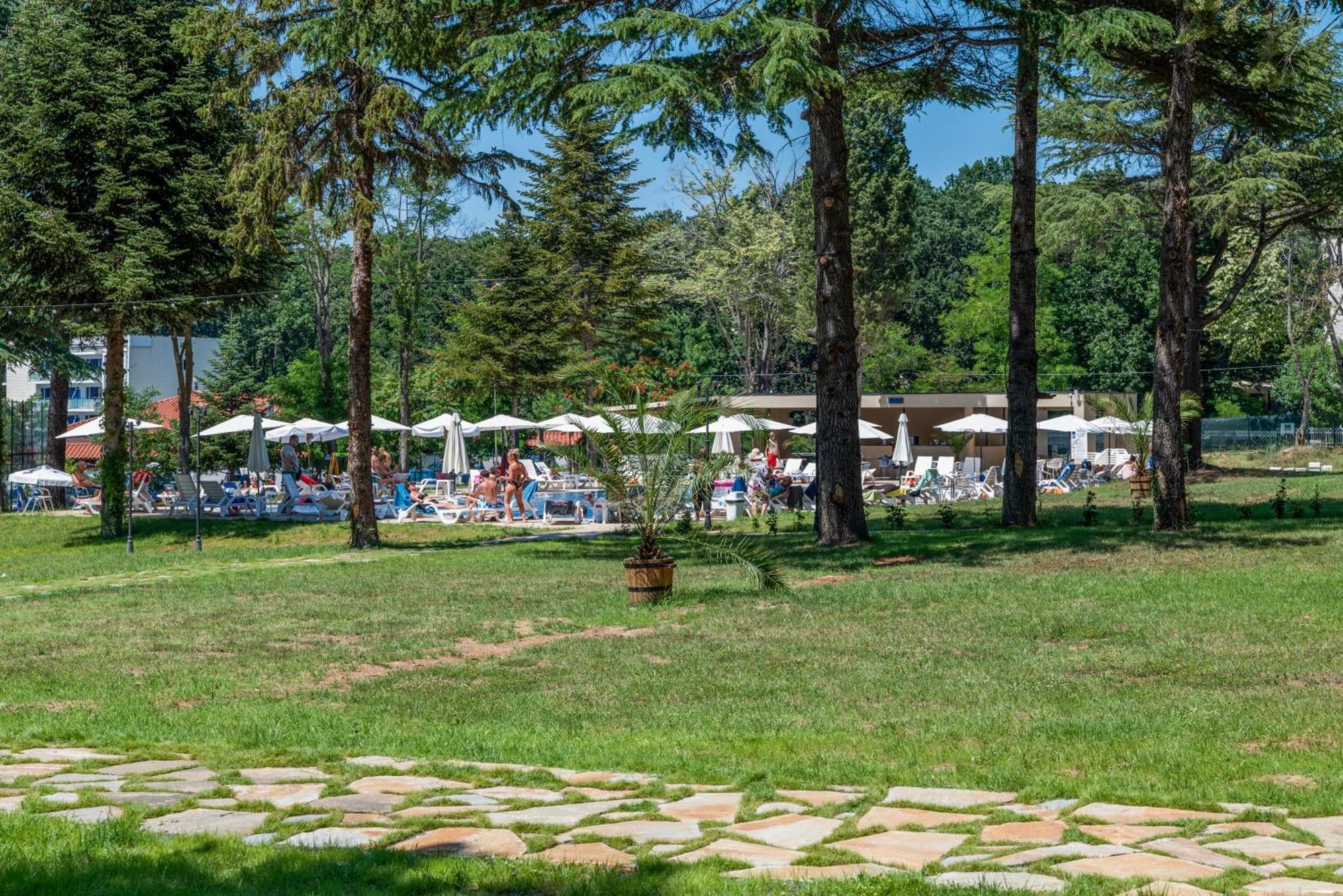 Queen Nelly Park Kiten  Εξωτερικό φωτογραφία