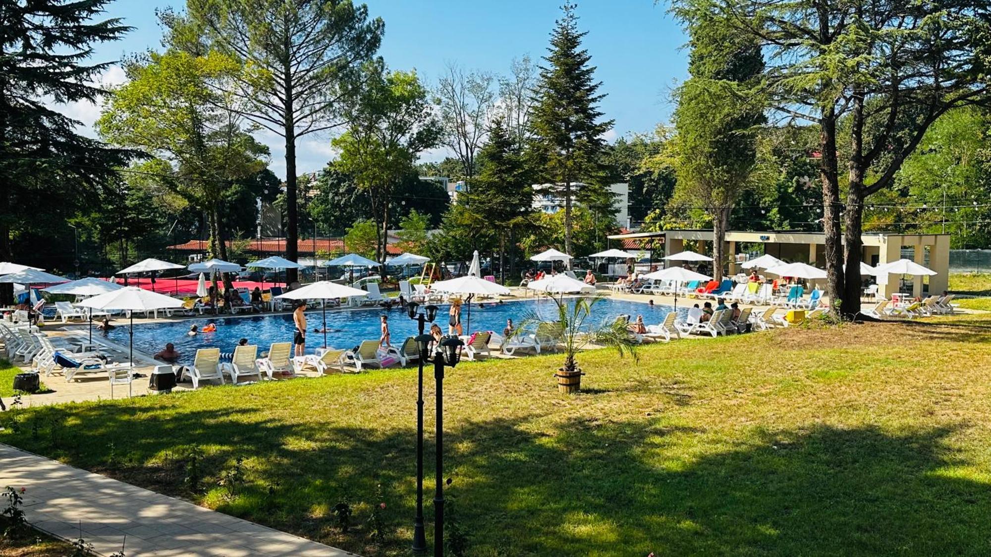 Queen Nelly Park Kiten  Εξωτερικό φωτογραφία