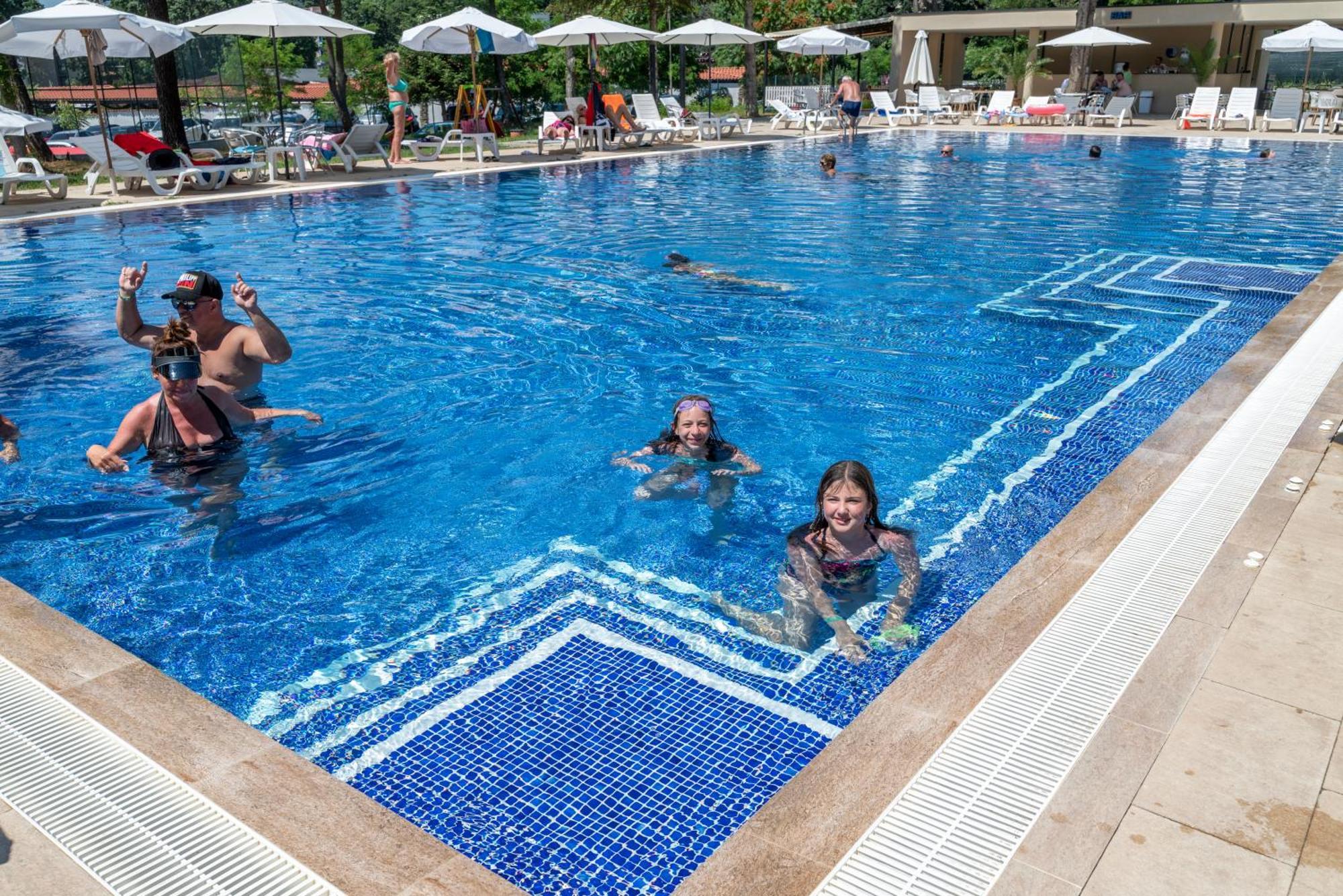 Queen Nelly Park Kiten  Εξωτερικό φωτογραφία