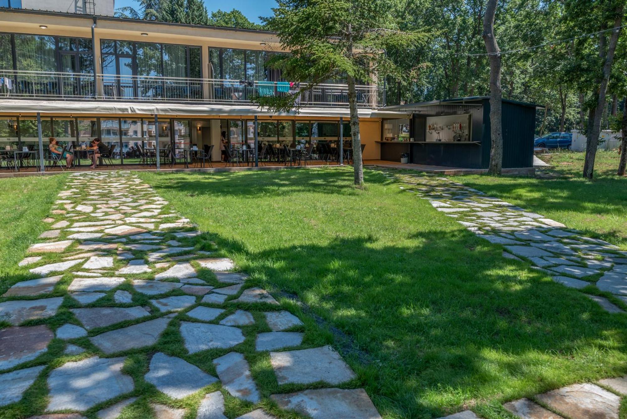 Queen Nelly Park Kiten  Εξωτερικό φωτογραφία