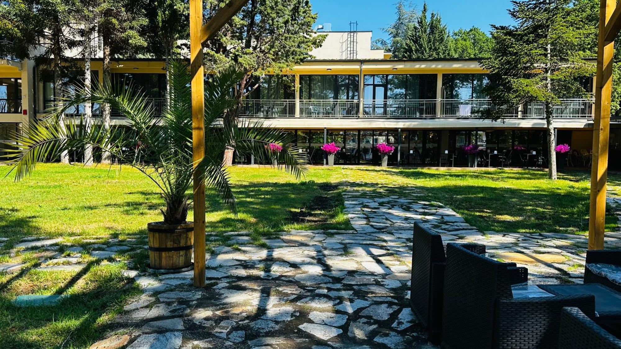 Queen Nelly Park Kiten  Εξωτερικό φωτογραφία
