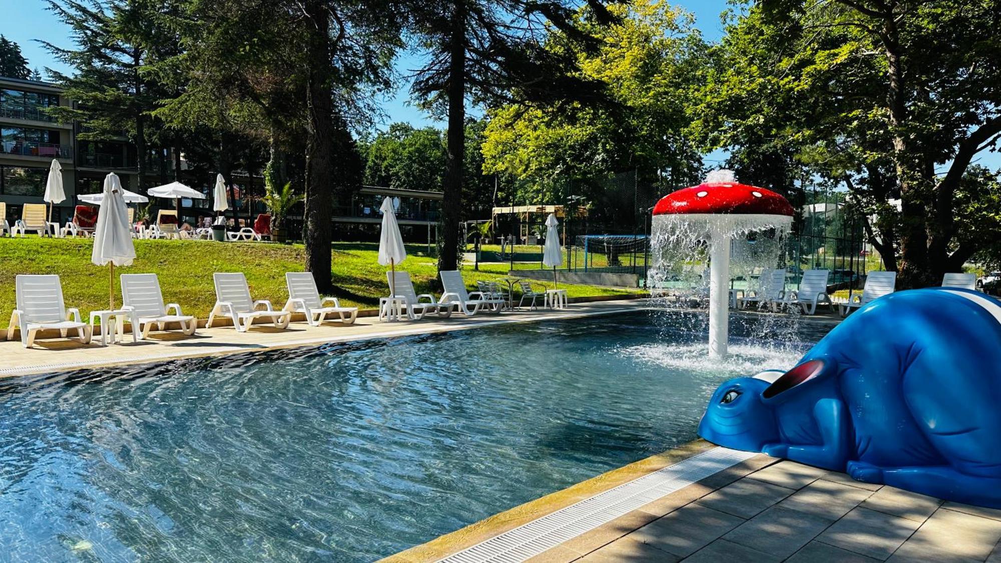 Queen Nelly Park Kiten  Εξωτερικό φωτογραφία