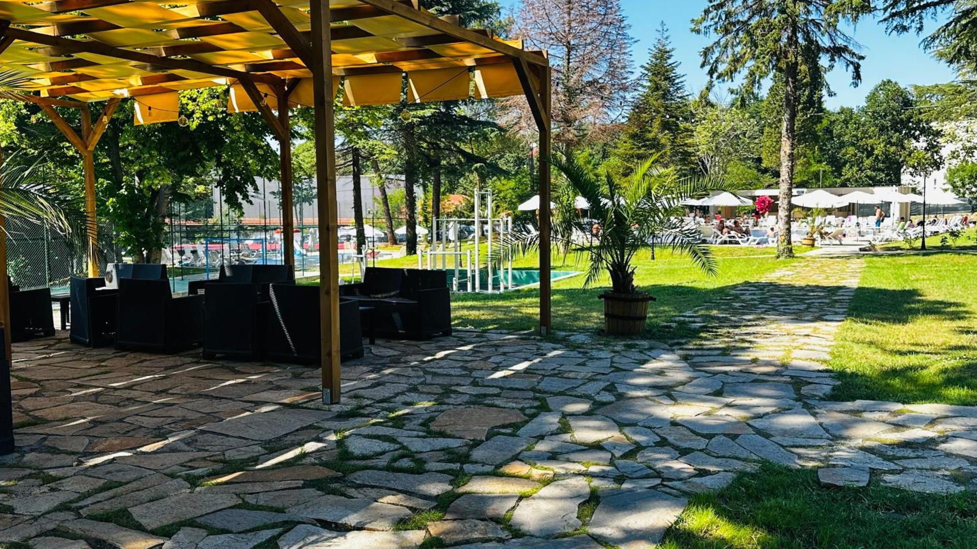 Queen Nelly Park Kiten  Εξωτερικό φωτογραφία